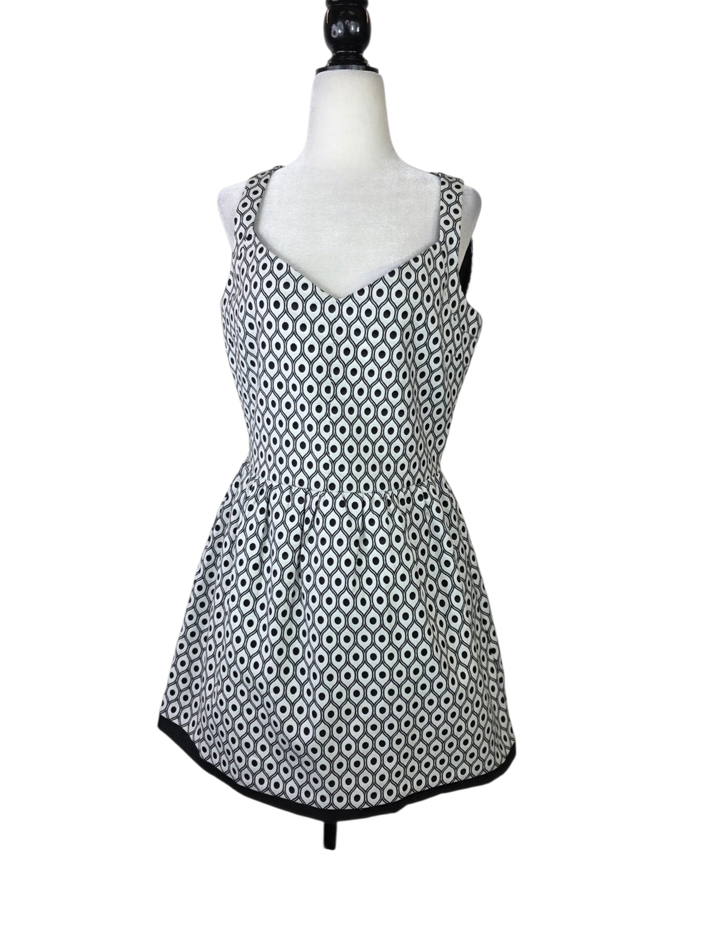 Violet Sleeveless Black & White Geometric Mini Dress - Casual Chic